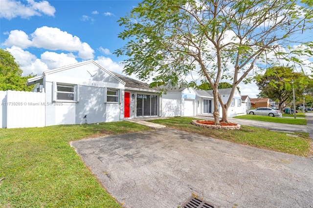 view of front of house featuring a front yard