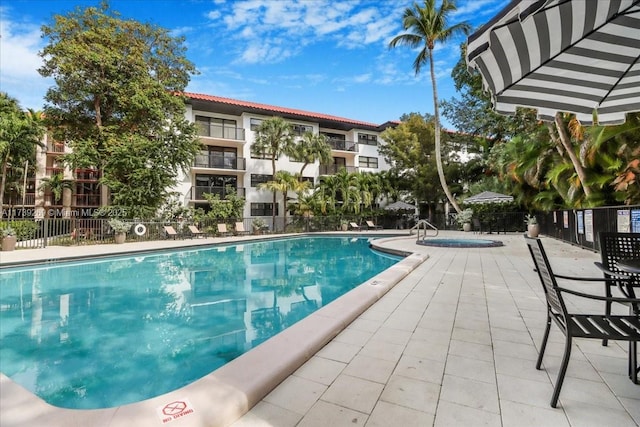 101 Ocean Lane Dr Unit 1017, Key Biscayne, FL 33149 - community pool featuring a community hot tub and a patio
