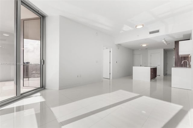 empty room featuring light tile patterned floors and sink