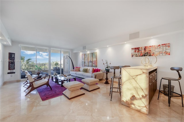 living room with visible vents, recessed lighting, baseboards, and expansive windows