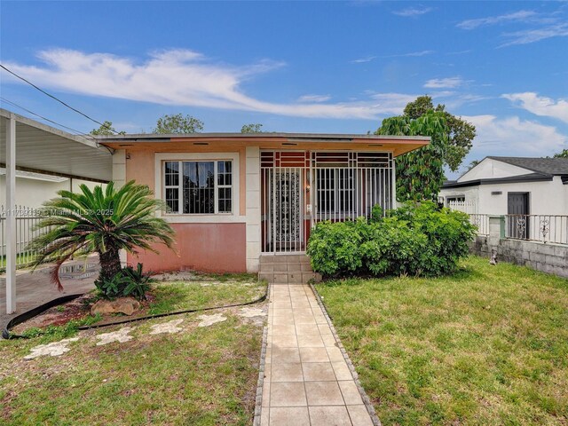 view of front of house with a front lawn