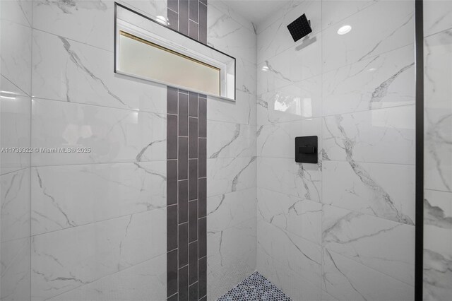 bathroom featuring tiled shower