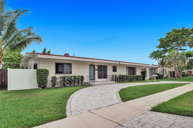 ranch-style home with a front yard