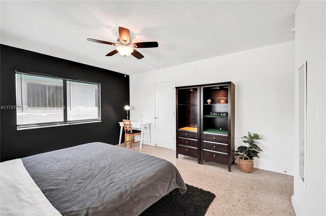 bedroom with ceiling fan