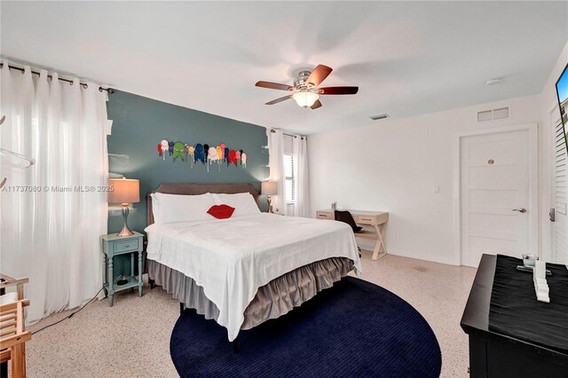 bedroom with ceiling fan