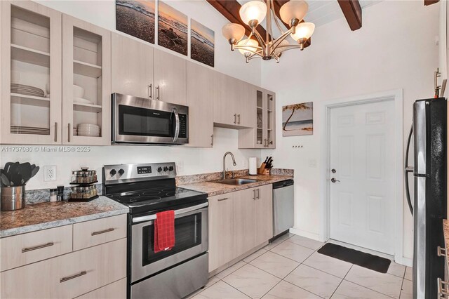 kitchen featuring sink, an inviting chandelier, light brown cabinets, stainless steel appliances, and beam ceiling