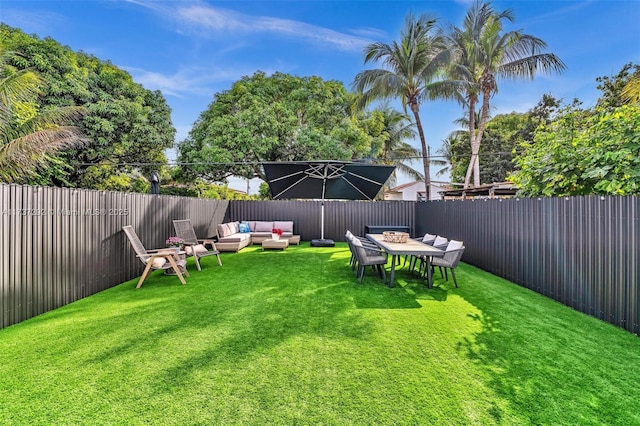 view of yard with an outdoor living space