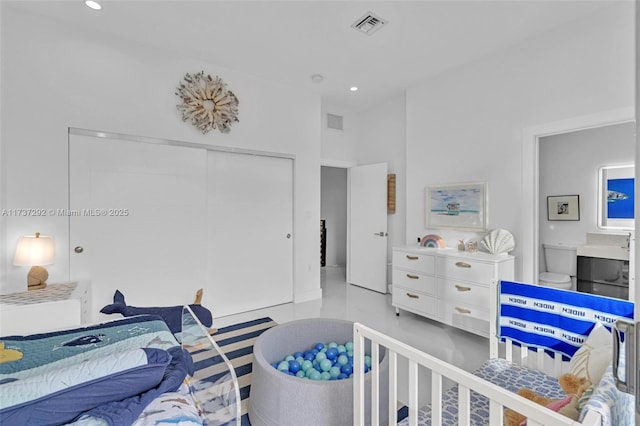 bedroom featuring a closet