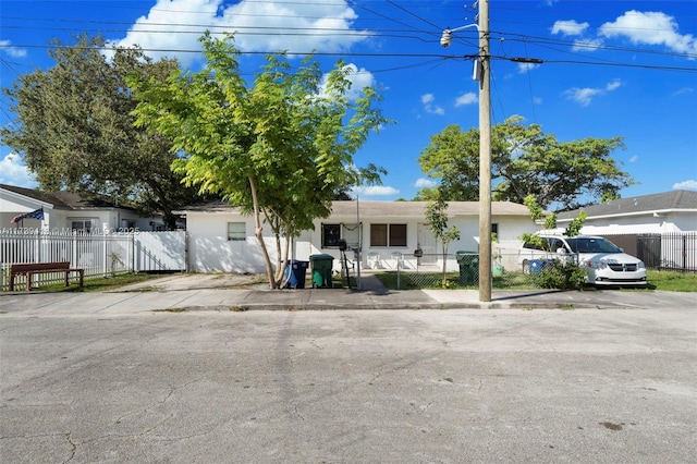 view of front of property