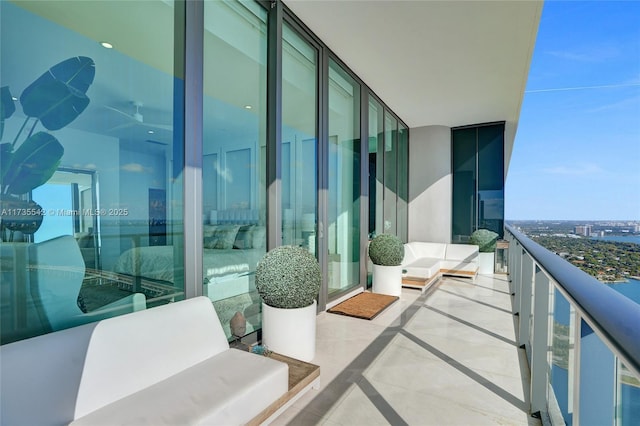 balcony featuring an outdoor hangout area