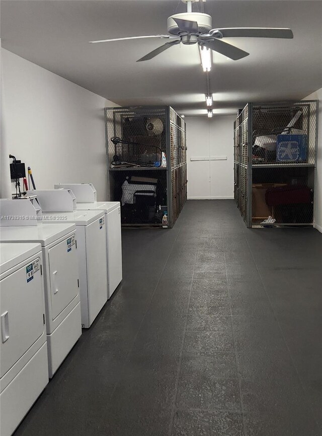 washroom with washer and clothes dryer and ceiling fan