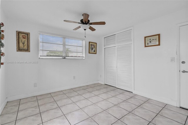 unfurnished bedroom featuring ceiling fan and a closet