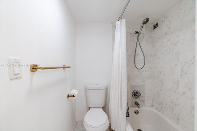 bathroom featuring toilet and shower / bath combo