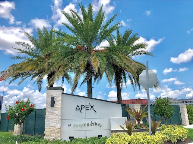 view of community / neighborhood sign