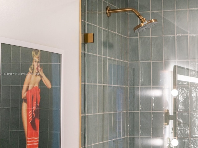 bathroom with a tile shower