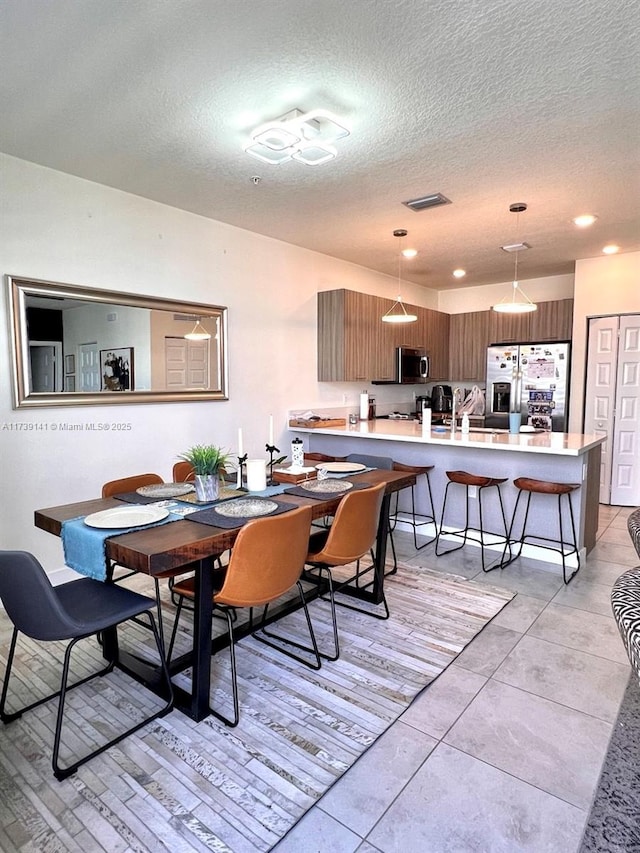 dining area with sink and a textured ceiling