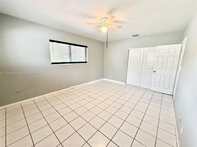 unfurnished bedroom featuring ceiling fan and a closet