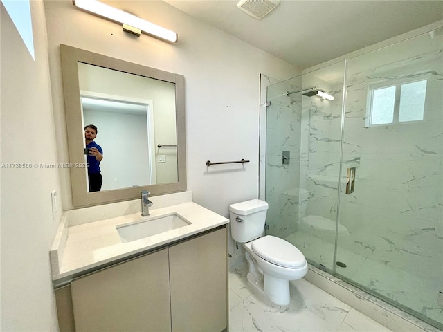 bathroom with a shower with door, vanity, and toilet