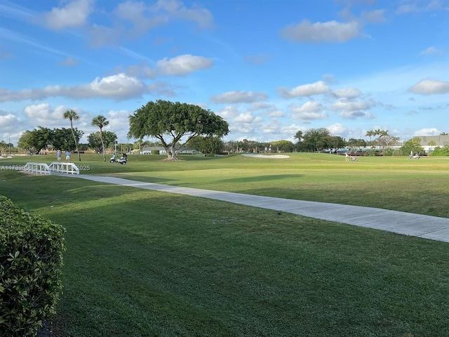 view of property's community featuring a lawn