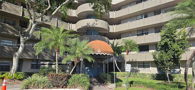 1001 Colony Point Cir Unit 118, Pembroke Pines FL, 33026, 1 bedrooms, 1.5 baths condo for sale