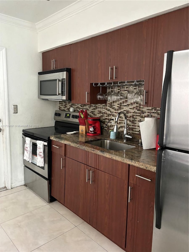 kitchen with crown molding, stainless steel appliances, sink, and decorative backsplash