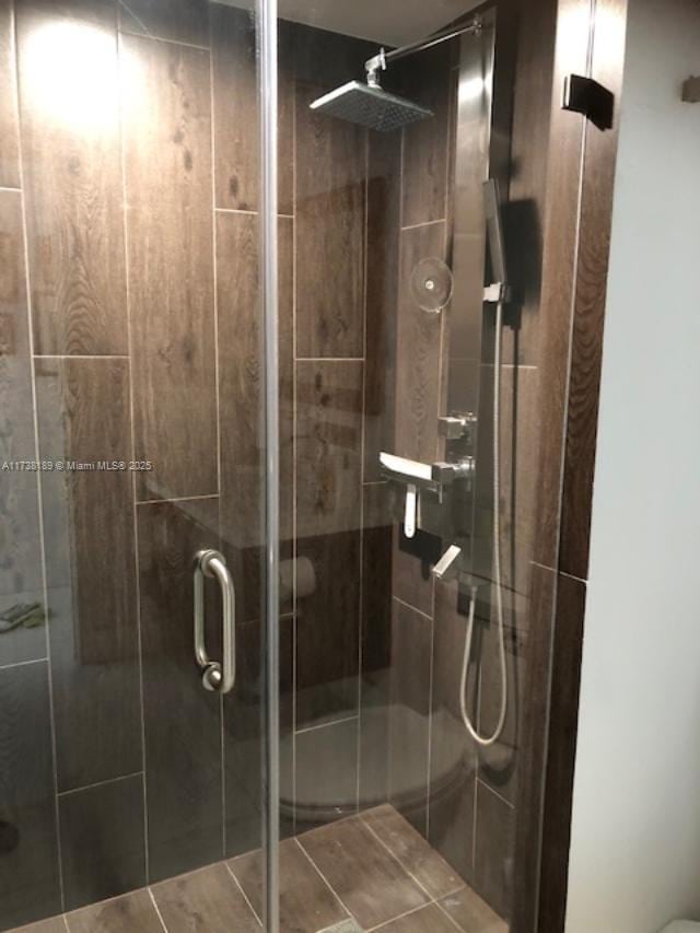 full bathroom featuring a shower stall