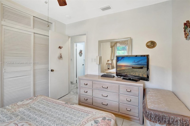 bedroom featuring a ceiling fan, visible vents, and a closet