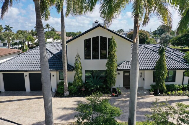 view of front facade featuring a garage