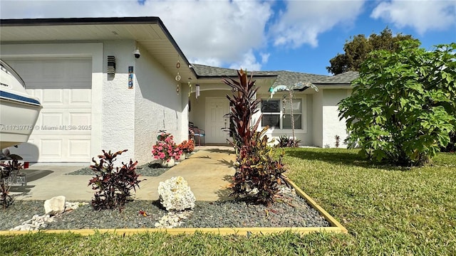 view of front facade featuring a garage and a front lawn