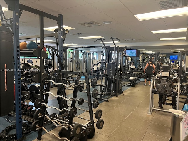 exercise room featuring visible vents and a drop ceiling