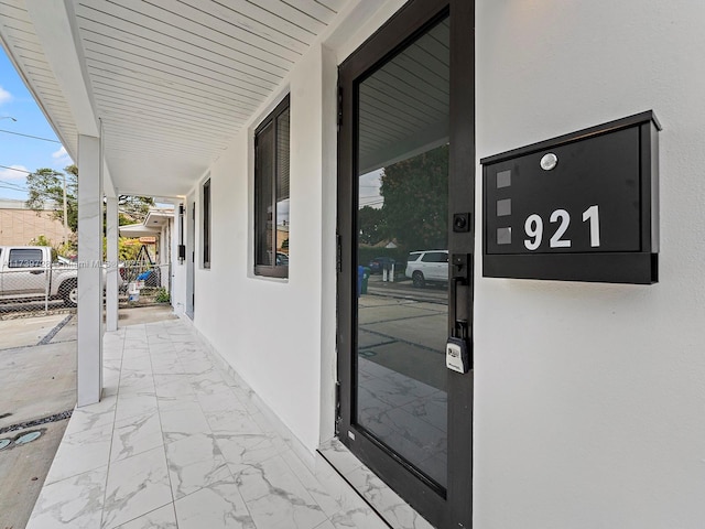 entrance to property featuring a porch