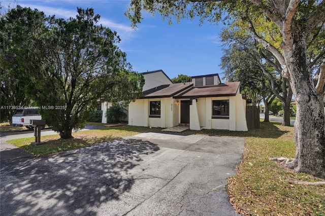 view of front of house with a front yard