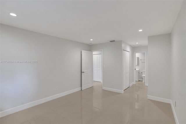 unfurnished room featuring light tile patterned flooring