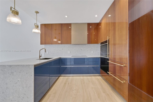 kitchen with sink, light wood-type flooring, pendant lighting, black electric stovetop, and decorative backsplash