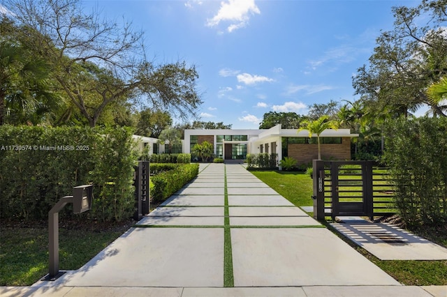 view of front facade with a front lawn