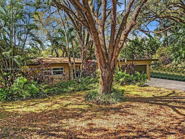 view of front of house featuring driveway and an attached garage