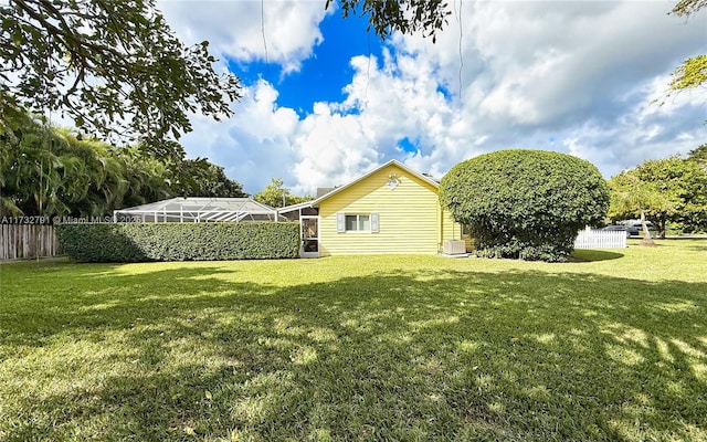 view of yard featuring a lanai