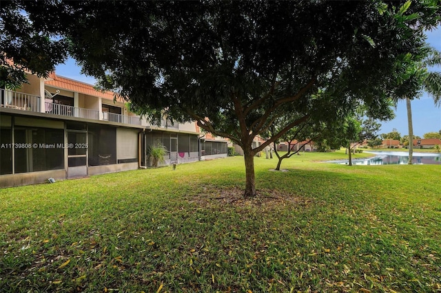 view of yard featuring a water view