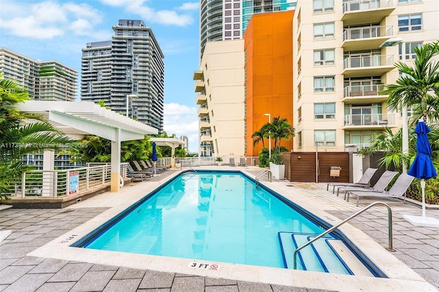 view of pool with a jacuzzi, a pergola, and a patio