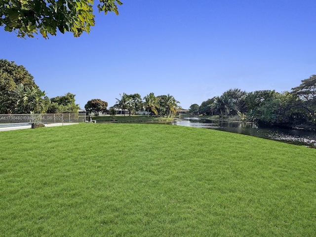 view of yard featuring a water view