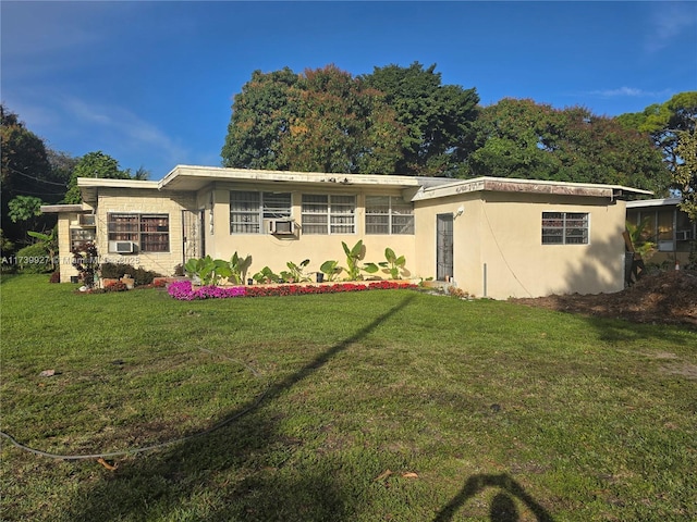 view of front of property featuring cooling unit and a front yard