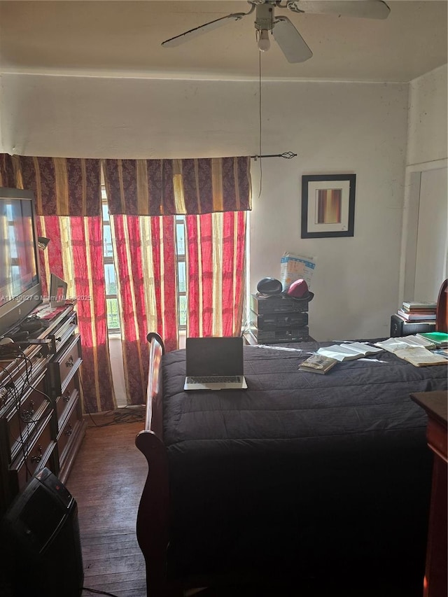 bedroom featuring dark wood-type flooring and ceiling fan