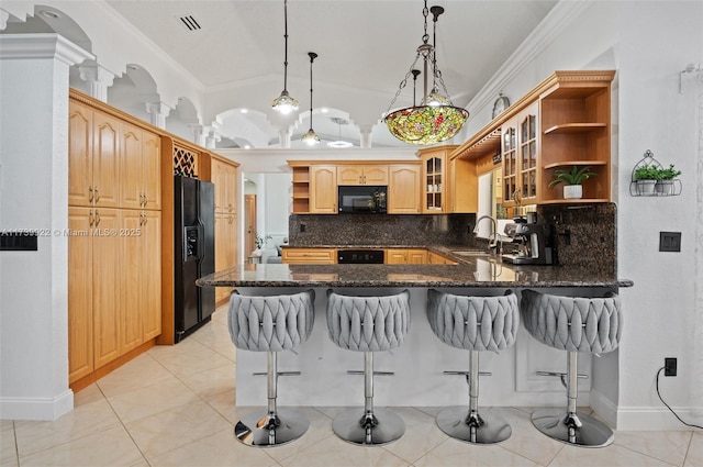 kitchen featuring black appliances, pendant lighting, crown molding, a breakfast bar, and kitchen peninsula