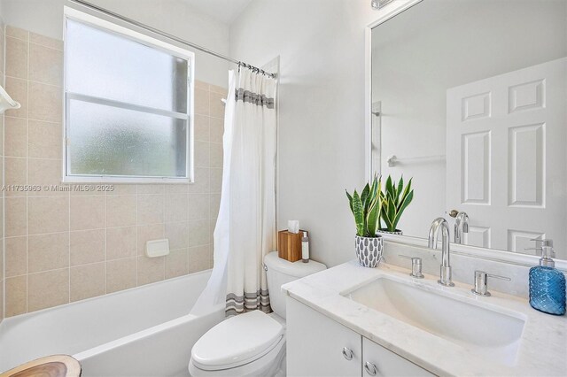 full bathroom with shower / tub combo with curtain, vanity, and toilet