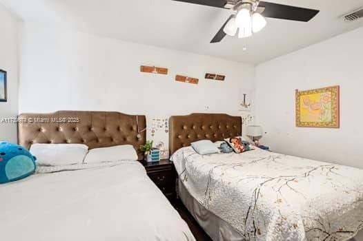 bedroom featuring visible vents and ceiling fan