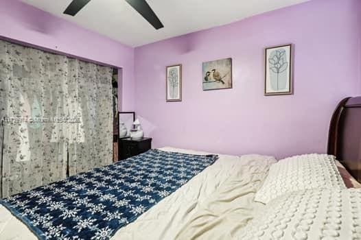 bedroom featuring a ceiling fan