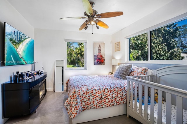 bedroom with ceiling fan