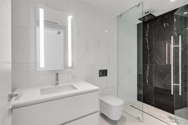 bathroom featuring tiled shower, vanity, toilet, and tile walls