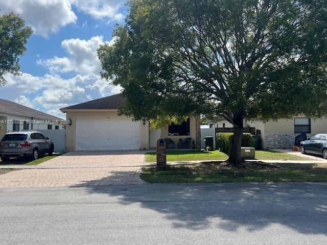 Listing photo 2 for 550 NW 20th St, Homestead FL 33030