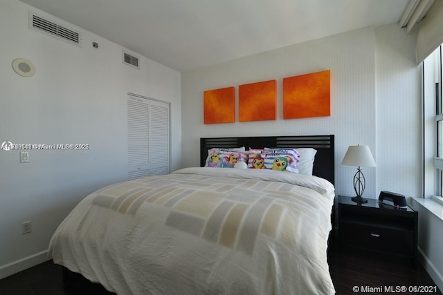 bedroom with a closet